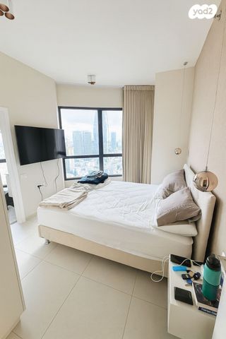 מונטיפיורי, הרכבת