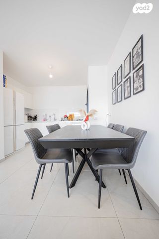 דירה, האחים, נווה שמיר רמת בית שמש ה-1, בית שמש