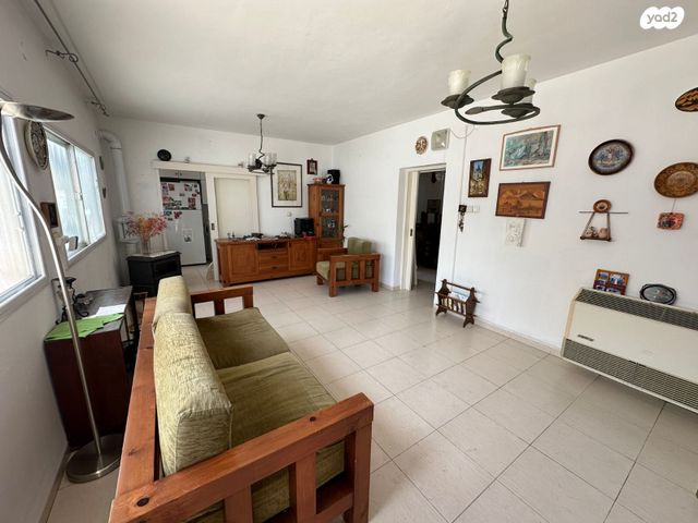 דירת גן, ז'בוטינסקי 9, עמידר, טירת כרמל