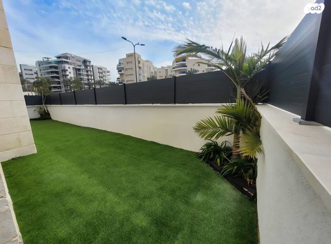 דירת גן, יצחק שמיר, גבעת הרקפות, קרית ביאליק