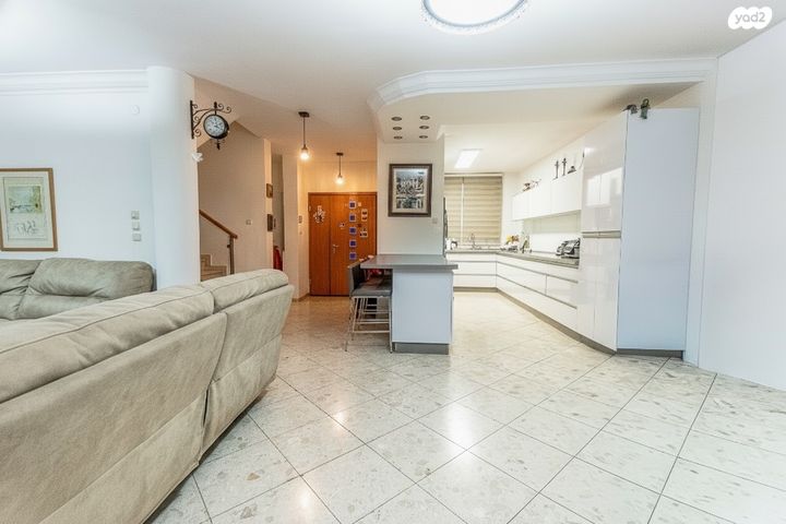 דו משפחתי, האר"י הקדוש, מחנה יהודה, פתח תקווה