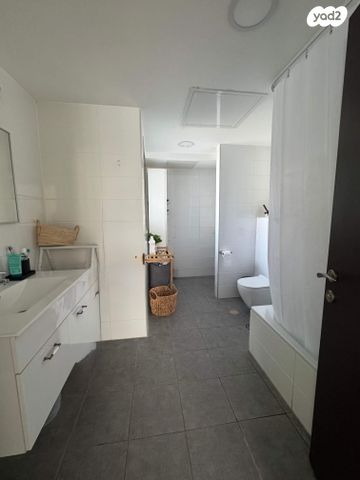 דירה, נחשול 12, נופרים, ראש העין