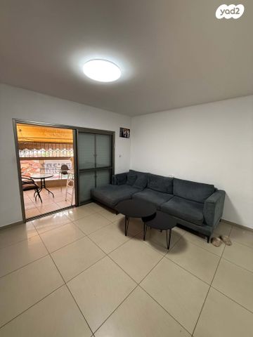 דירה, יוסף בורג, הנרקיסים, קרית מלאכי