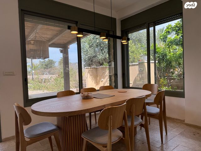 בית פרטי/ קוטג', אחיהוד בן שלומי, הראשונים, שלומי