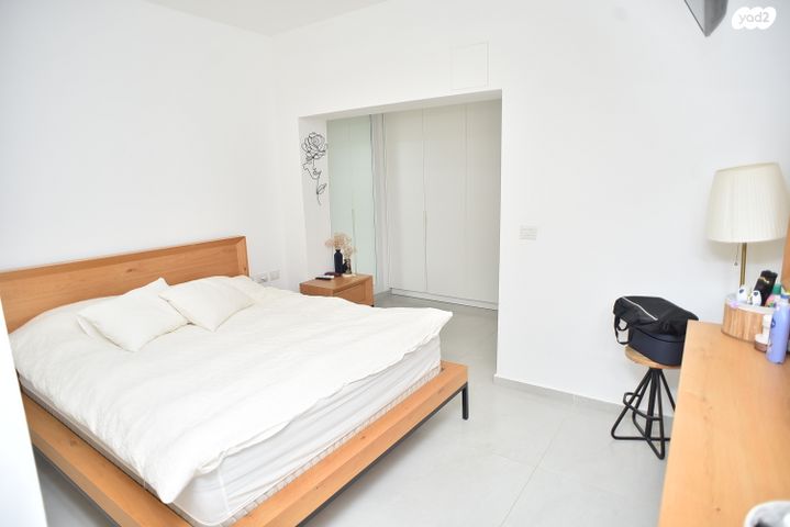 דופלקס, חיים הרצוג, גדרה הצעירה, גדרה