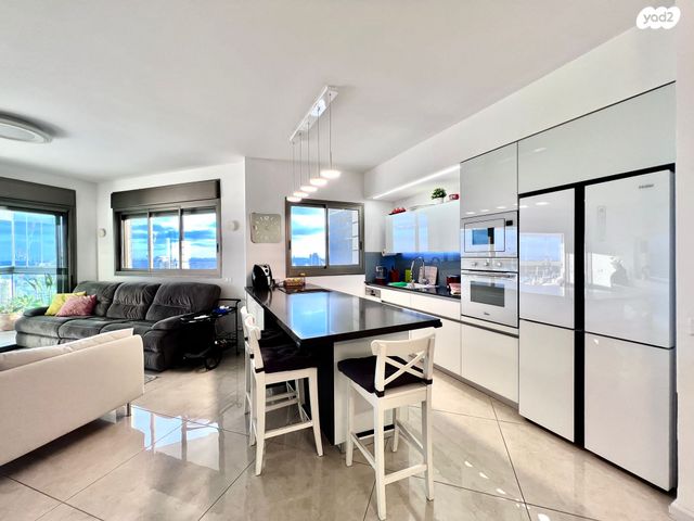 דירה, דווייט דייוויד איזנהאואר 1, אגמים, נתניה