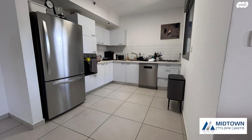 דירה, קרן המוסיקה, הזמר העברי, כפר סבא