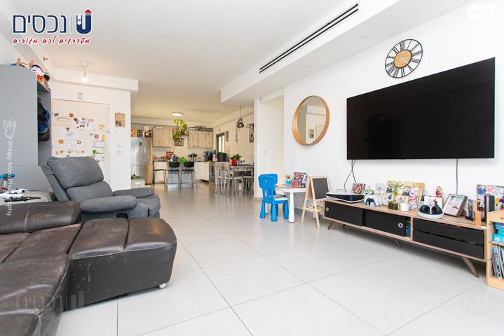 דירה, עפרה חזה, משכנות האומנים, קרית מוצקין