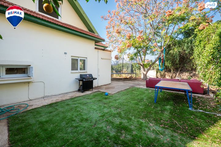 דו משפחתי, הכובשים, זכרון יעקב