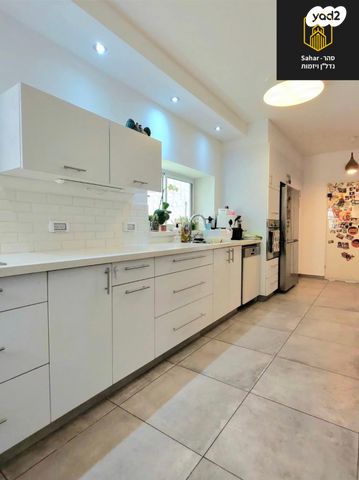 דירת גן, אלפי מנשה