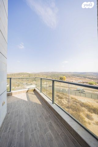 דירה, האחים, נווה שמיר רמת בית שמש ה-1, בית שמש