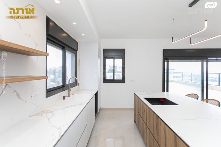 גג/ פנטהאוז, בנימין ד'ישראלי, אחוזה, חיפה