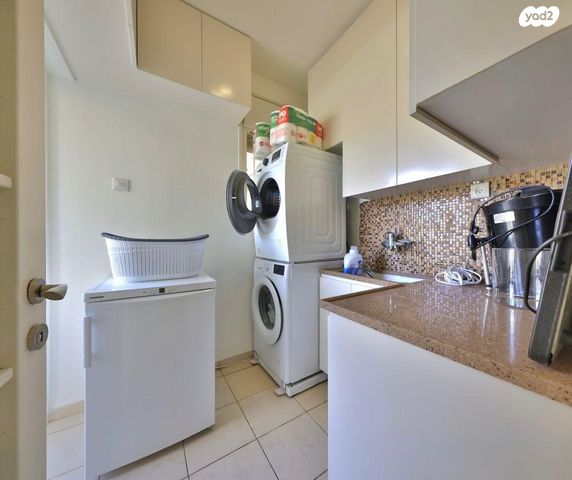 גג/ פנטהאוז, הרבנית חיה מושקא, חיפה