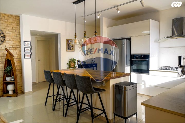 דירה, הבריגדה היהודית 56, גלי הים, נתניה