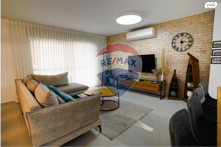 דירה, הבריגדה היהודית 56, גלי הים, נתניה