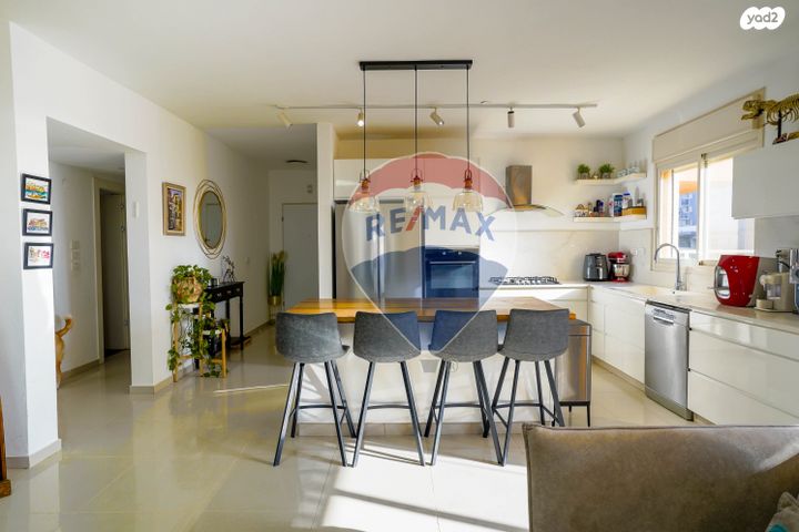 דירה, הבריגדה היהודית 56, גלי הים, נתניה