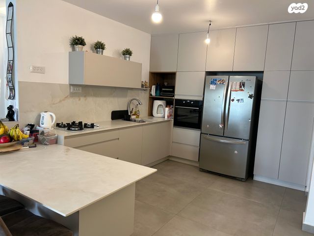 דירה, האימהות 20, סביוני נצר סירני, נס ציונה