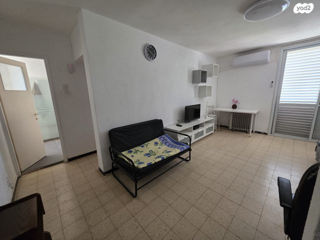 דירה, נעורים, ערד