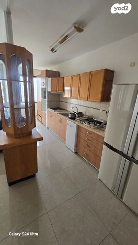 דירה, הוגו מולר, מרכז העיר, קרית אתא