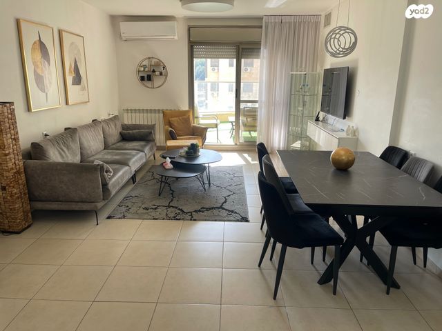 דירה, אליהו קורן, חומת שמואל, הר חומה, ירושלים