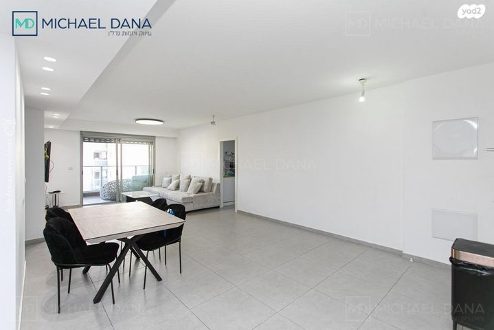 דירה, החותרים, טירת כרמל