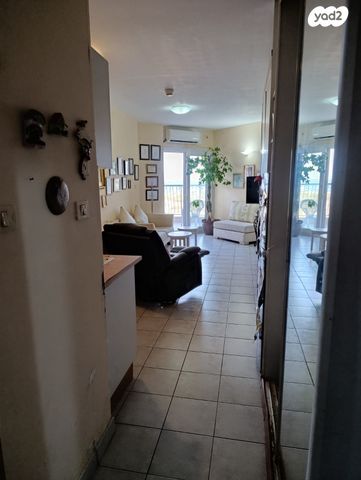 דירה, שדרות מנחם בגין 1, גבעת אולגה, חדרה