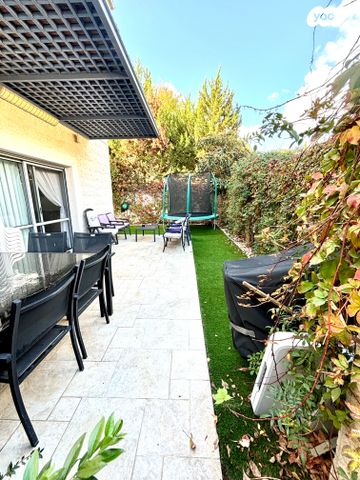 דו משפחתי, אסתר המלכה, מוריה, מודיעין מכבים רעות