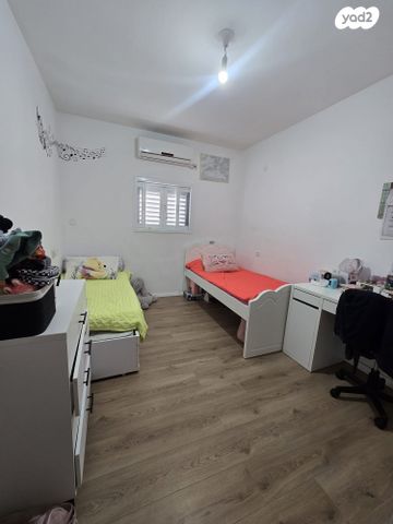 דירה, מנדלי מוכר ספרים, בת ים