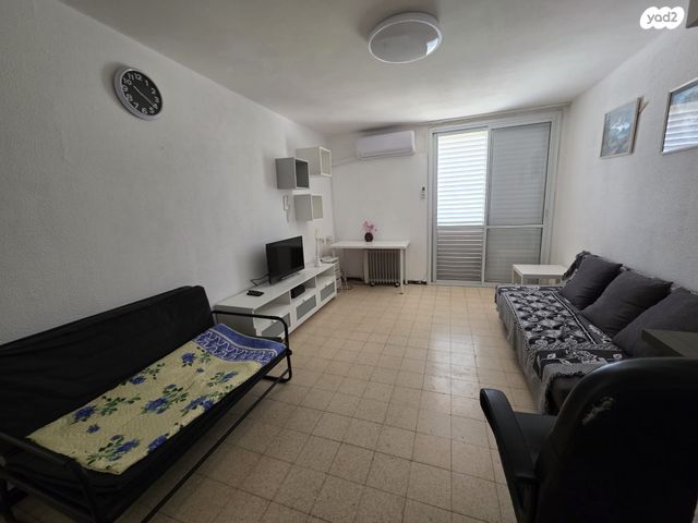 דירה, נעורים, ערד