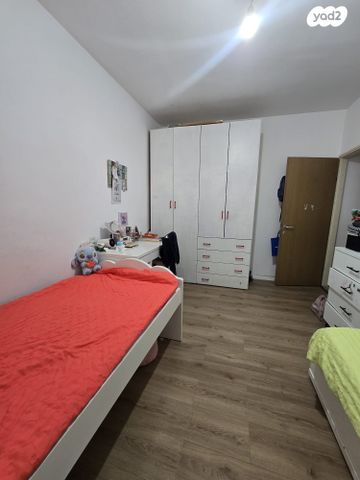 דירה, מנדלי מוכר ספרים, בת ים