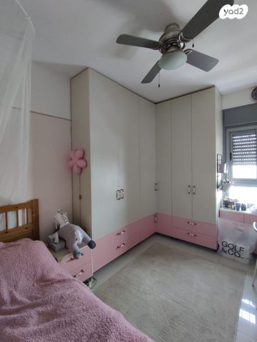 גג/ פנטהאוז, שעריים, רחובות