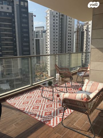 דירה, אריק לביא 18, עיר ימים, נתניה