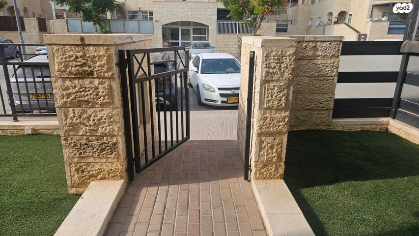 דירת גן, המרווה, צמח השדה, מעלה אדומים