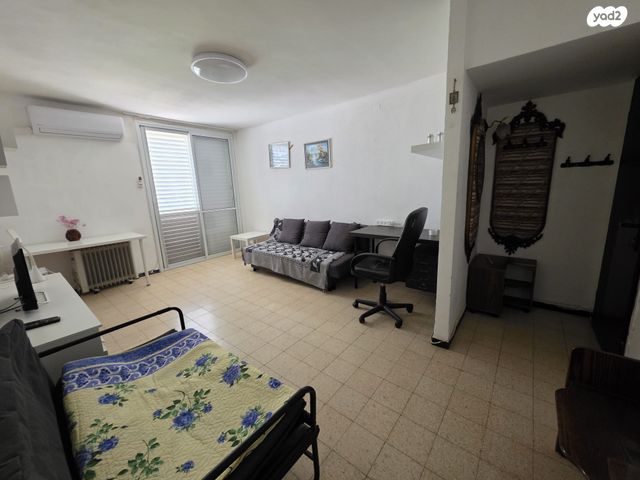 דירה, נעורים, ערד