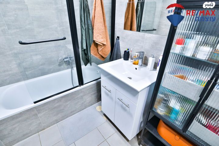 דירה, חיים חפר, הרקפות, ראשון לציון