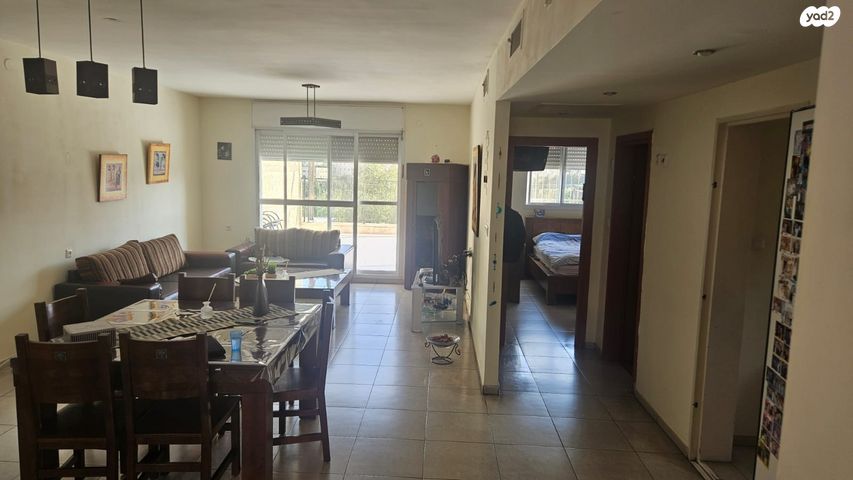 דירת גן, המרווה, צמח השדה, מעלה אדומים