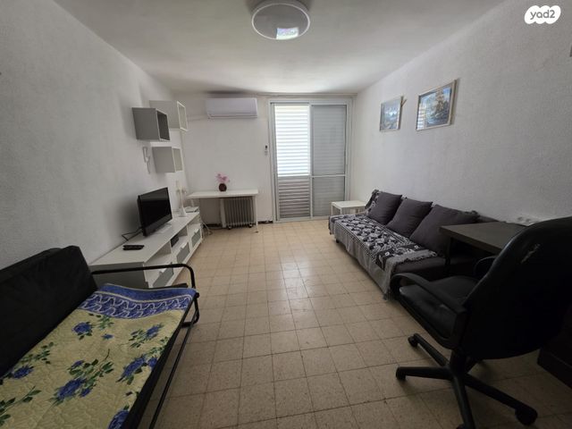 דירה, נעורים, ערד