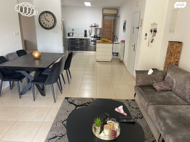 דירה, אליהו קורן, חומת שמואל, הר חומה, ירושלים