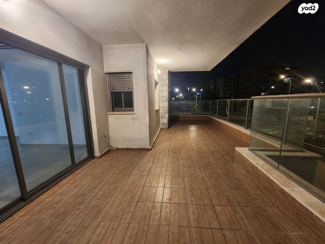 דירה, אודם, אבני חן, חריש