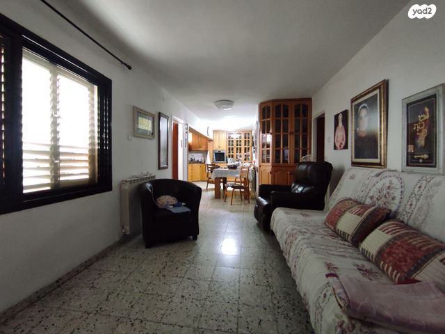 דירה, לוחמי הגטאות, דרום, צפת