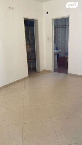 דירה, יהושע רבינוביץ, בן גוריון, חולון