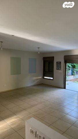 דו משפחתי, גדרה הצעירה, גדרה