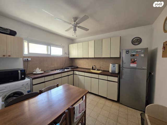 דירה, נעורים, ערד