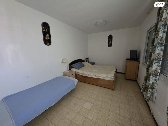 דירה, נעורים, ערד