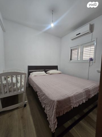 דירה, מנדלי מוכר ספרים, בת ים