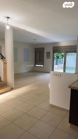 דו משפחתי, גדרה הצעירה, גדרה