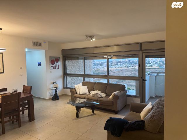 דירה, יוני נתניהו, רמת הדר, גבעת שמואל