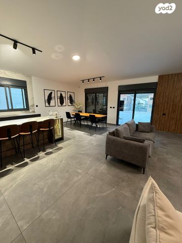 גג/ פנטהאוז, בצל האורנים, קרית טבעון