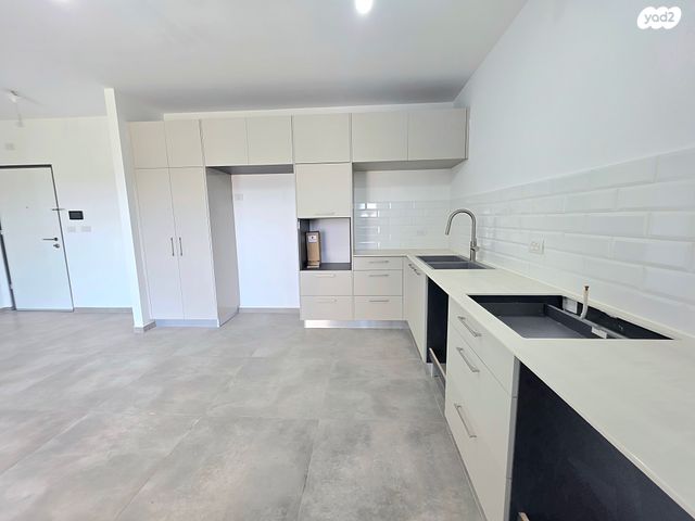 דירה, הכלנית, 2004, רעננה