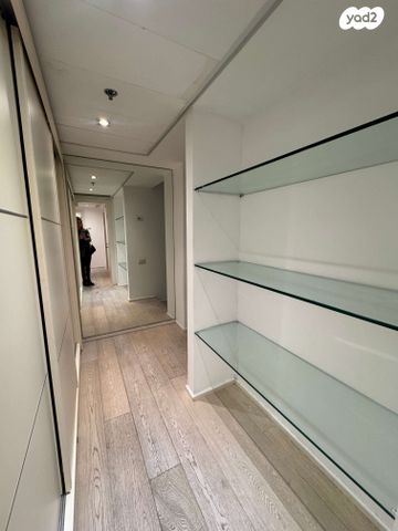 דירה, ניסים אלוני, צמרות איילון, פארק צמרת, תל אביב יפו